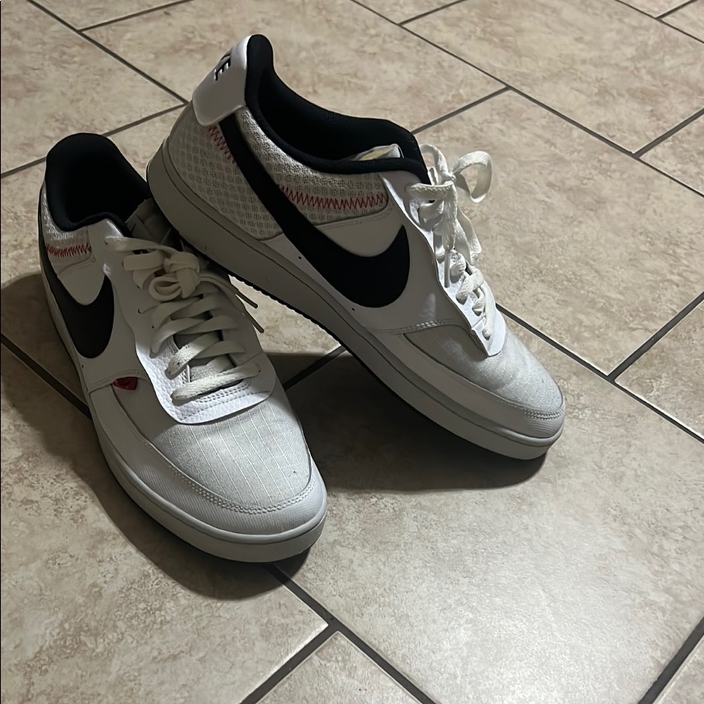 Nike Men's White and Black Sneakers